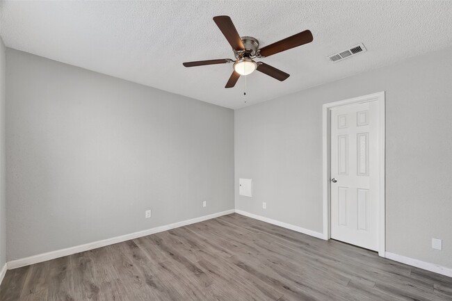 Building Photo - 1710 Good Day Dr