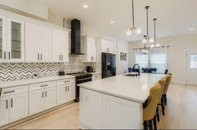 Building Photo - 854 Smith St SW