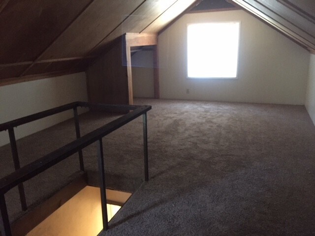 Building Photo - 623 Ivy St