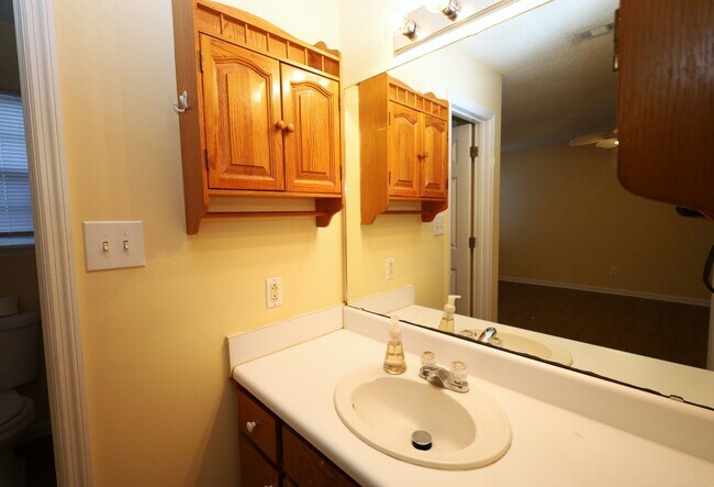 Building Photo - 1727 Largo Cir