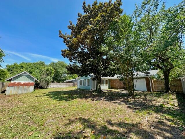 Building Photo - 627 Sea View Dr
