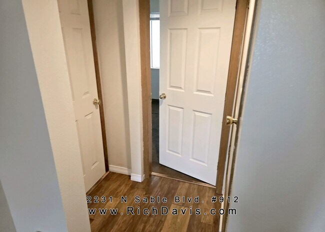 Building Photo - Large 1 bed with washer and dryer hookup