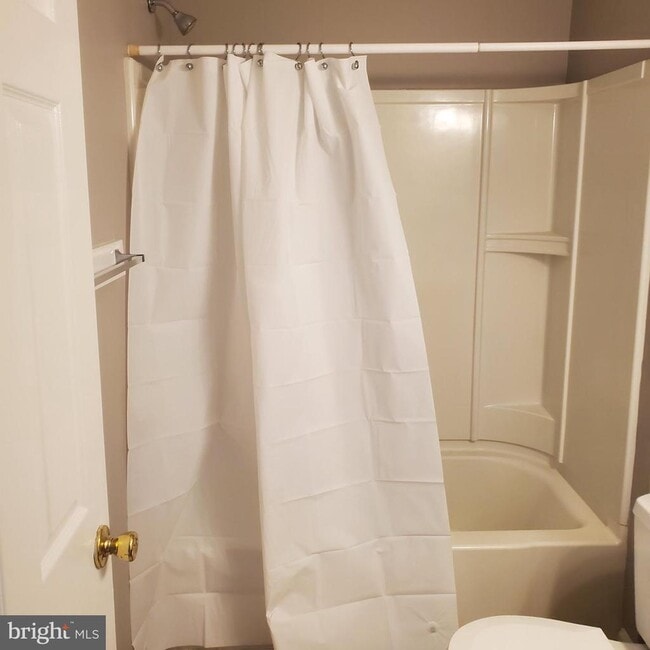 Building Photo - 314 S Locust St