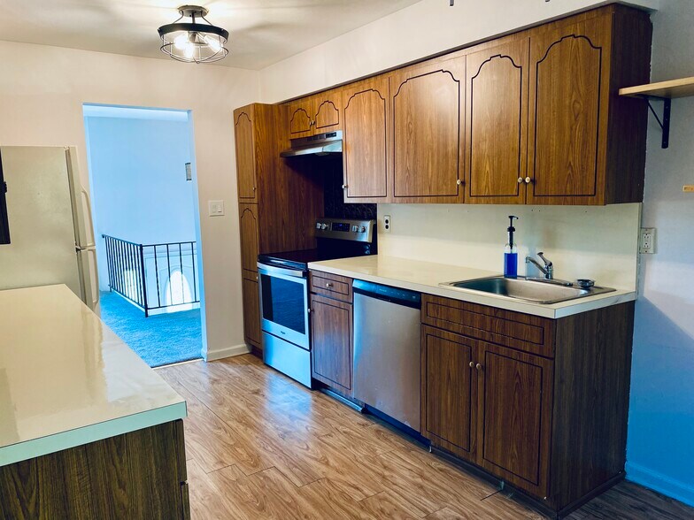 Building Photo - 17 Aldrich St