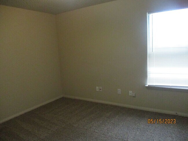 Building Photo - 5900 Silverpoint Ct