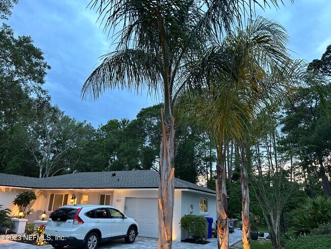 Building Photo - 937 Espinado Ave