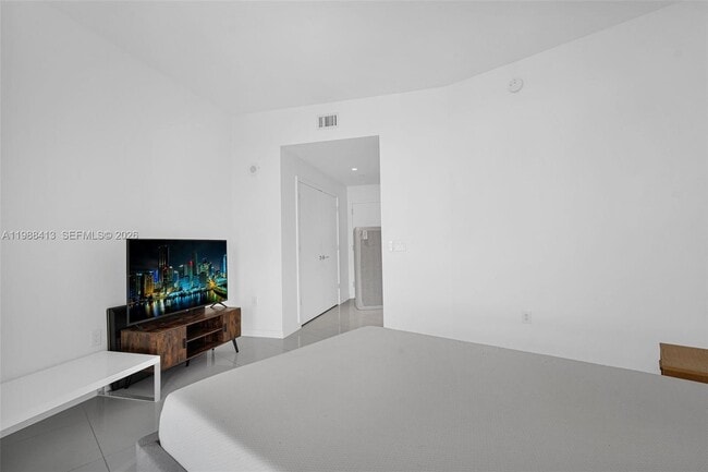 Building Photo - 851 NE 1st Ave