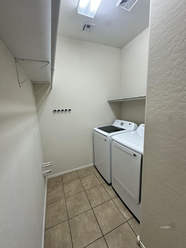 Building Photo - 1721 N Eloisa Ln