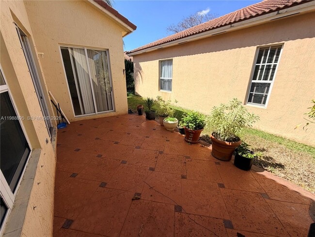 Building Photo - 4110 NE 22nd Ct