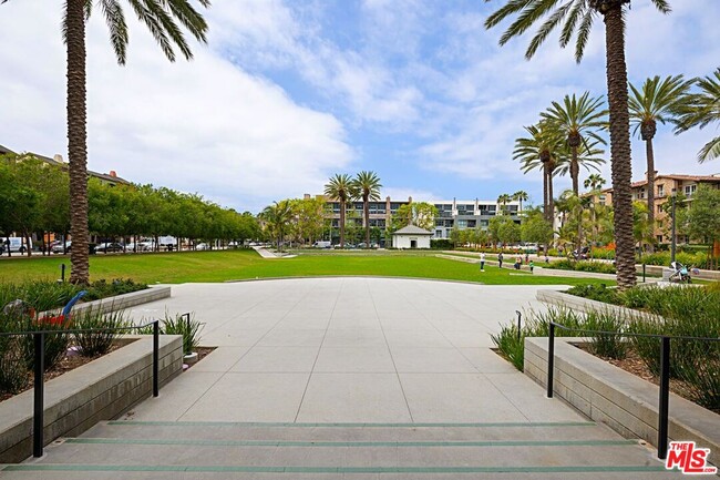 Building Photo - 7100 Playa Vista Dr