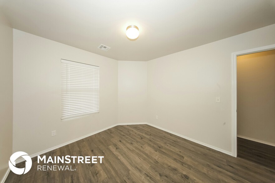 Building Photo - 5632 Dunlin Rd