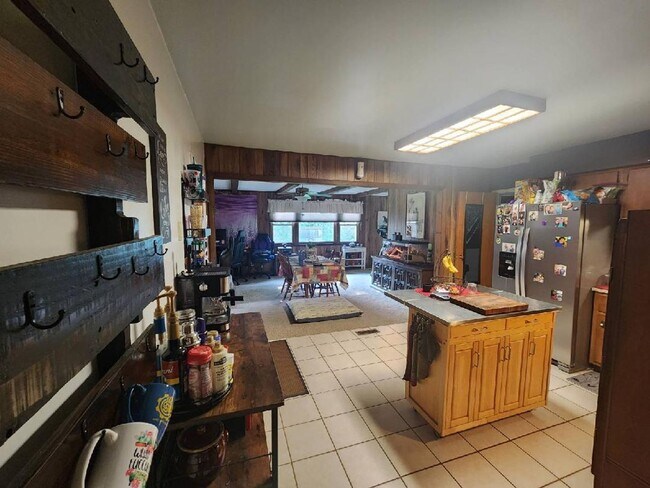 Building Photo - Coming Soon - Nice 2 bedroom 1 1/2 bathroo...