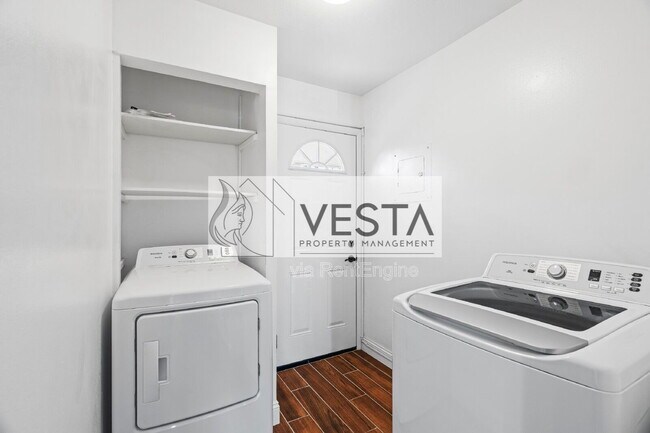 Building Photo - 6 Dogwood Ct