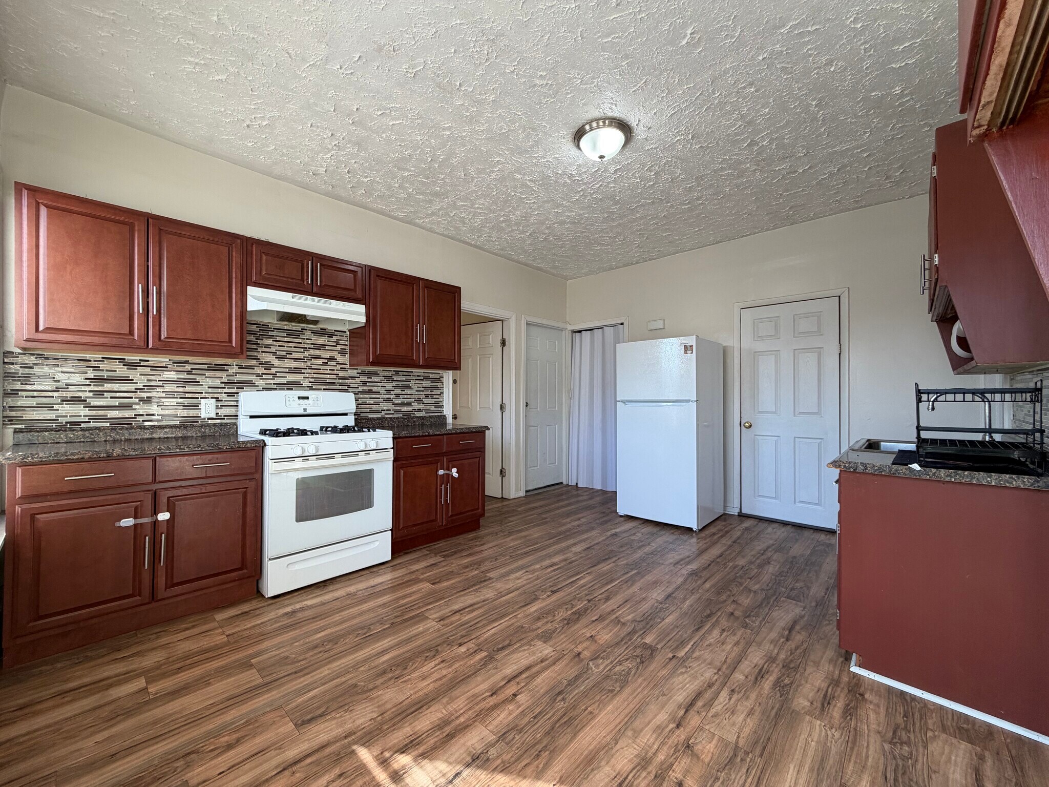 Building Photo - 470 Noble Ave