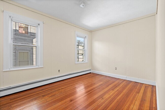 Building Photo - 37 Calvin St