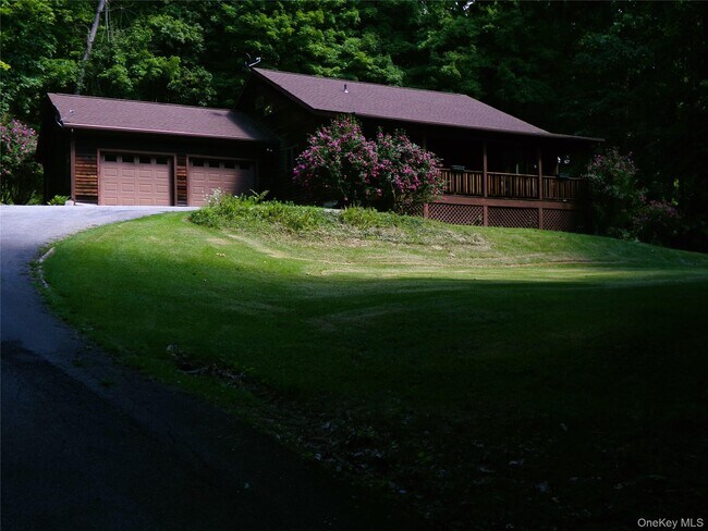 Building Photo - 449 White Schoolhouse Rd