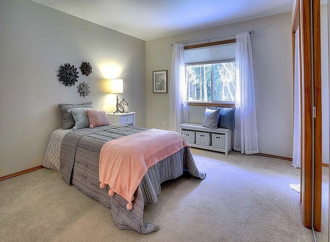 Building Photo - Spacious Living in a Gated Gig Harbor Community