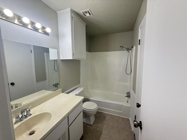 Building Photo - 242 Barrett Pl