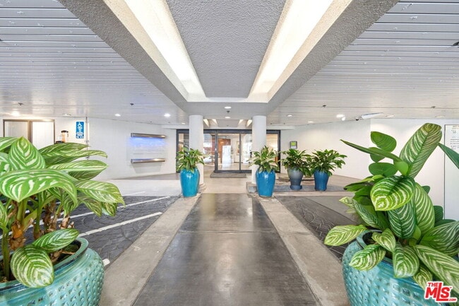 Building Photo - 122 Ocean Park Blvd