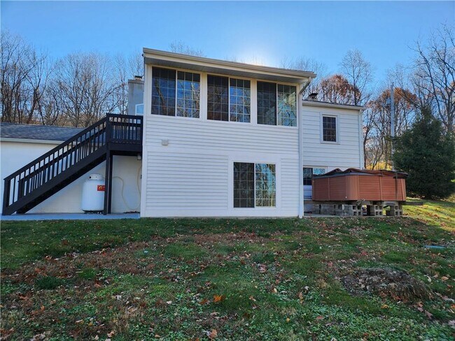 Building Photo - 19 Ridgeview Rd