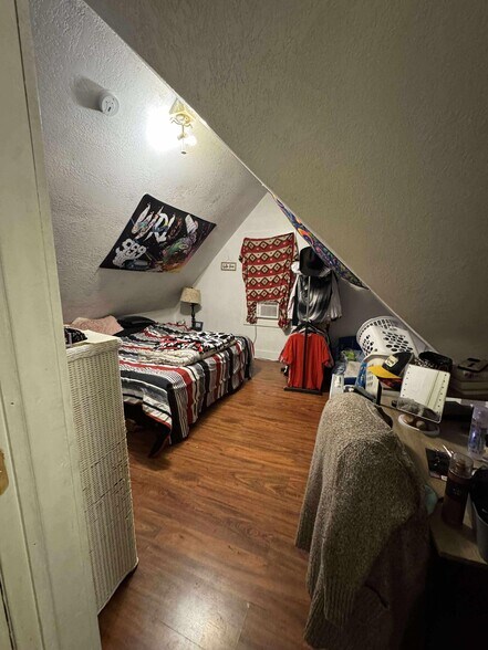Bedroom 1 - 1114 Broadway St