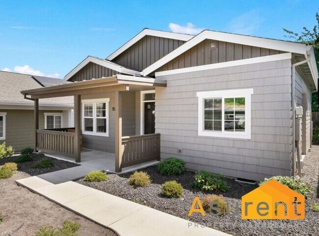 Building Photo - Newer Ashland Home Coming Available Soon!