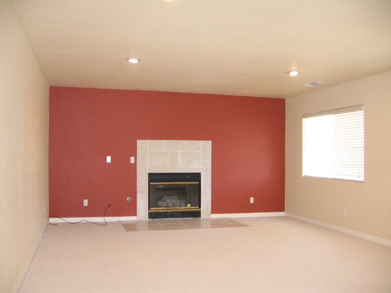 Building Photo - 10073 Roseview Dr