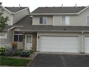 Building Photo - 2 Bed + Loft/1.5 Bath Townhouse- Great Location! Available June 1