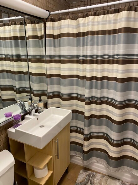 Building Photo - 400 E Randolph St