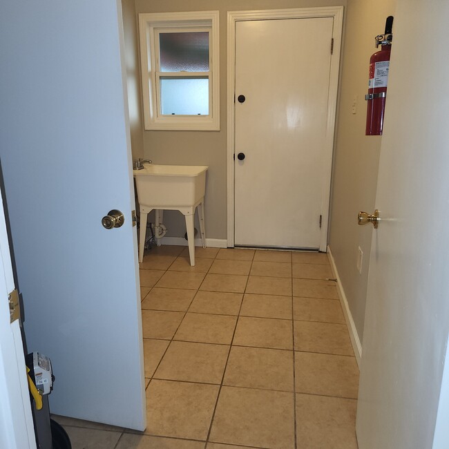 Laundry room - 3424 12th Ave