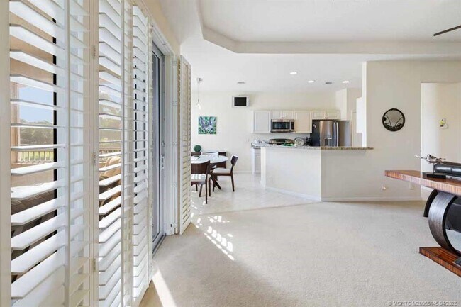 Building Photo - 2371 SW Carriage Hill Terrace