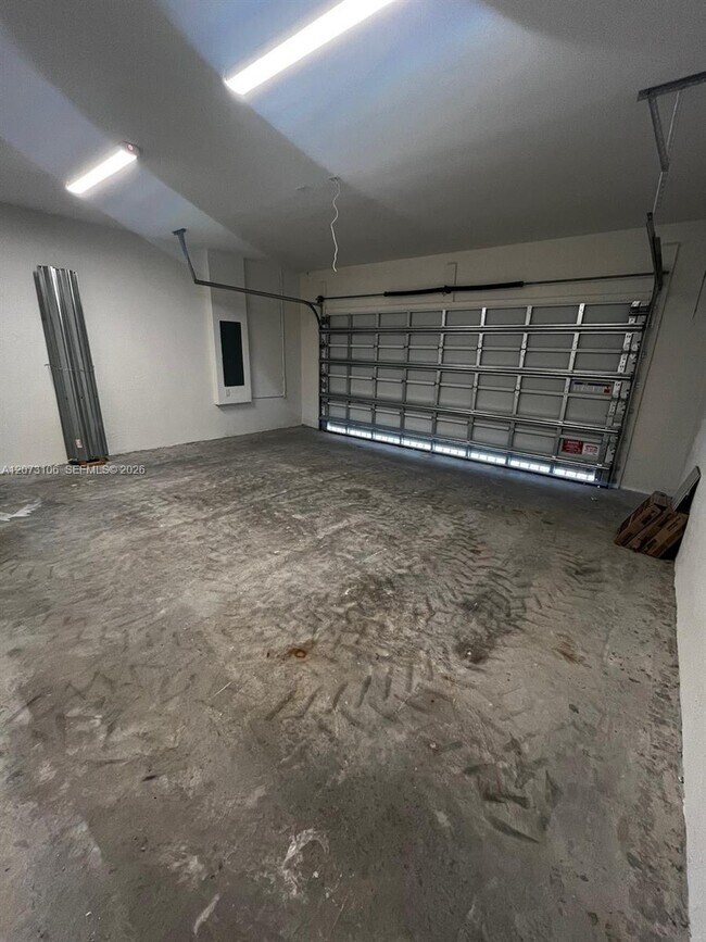 Building Photo - 2625 SE 24th Ct