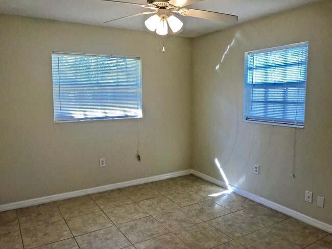 Building Photo - private pool home in Kensington Park - Sar...