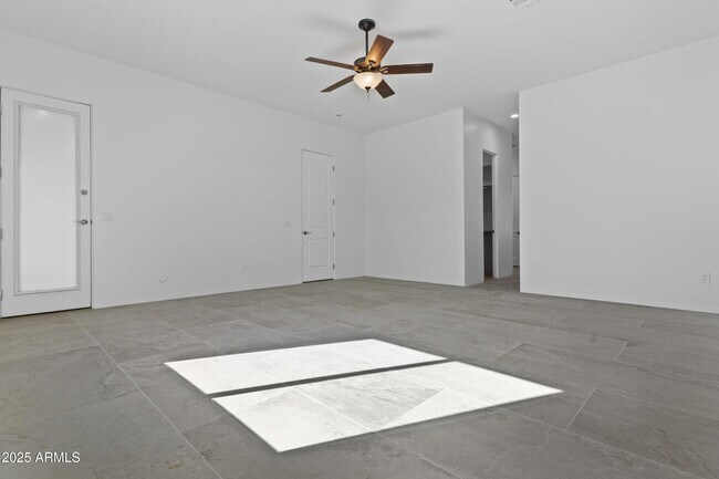 Building Photo - 2617 W Desert Hills Dr