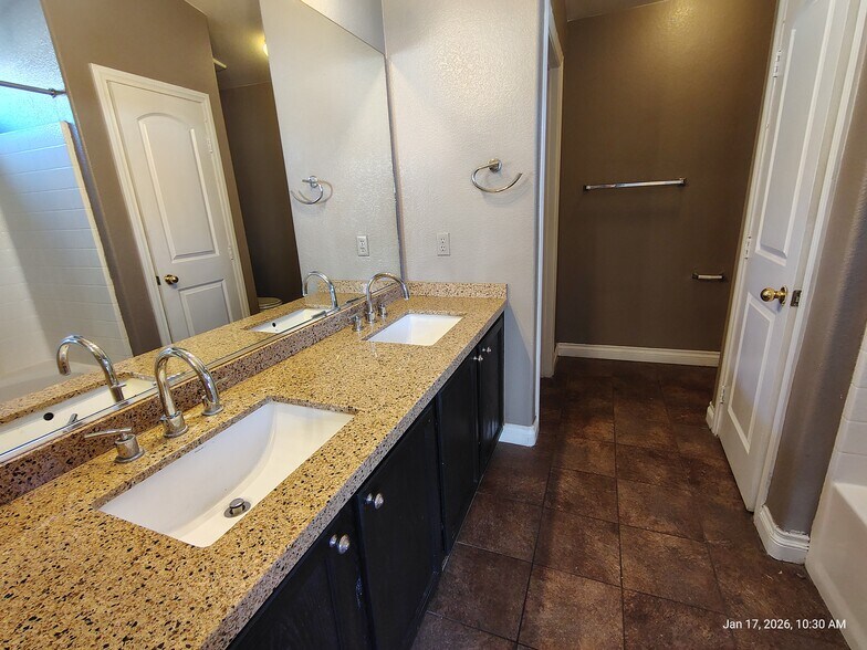 Building Photo - 5951 Gentleslope St