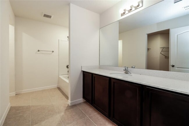 Building Photo - 2215 Caspian Dr