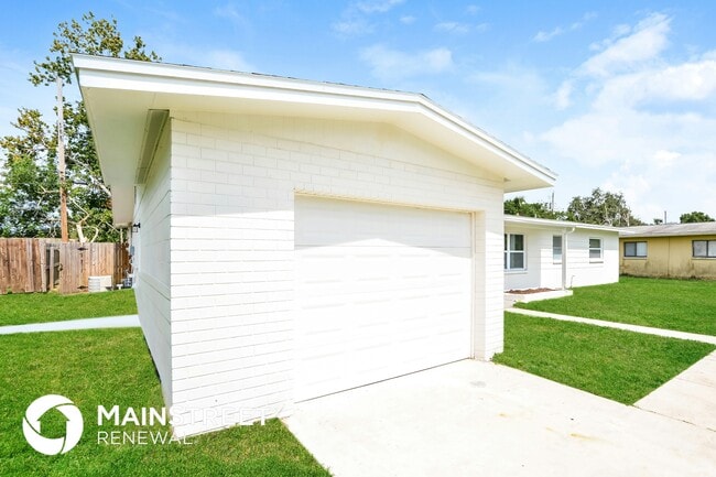 Building Photo - 980 Butia St