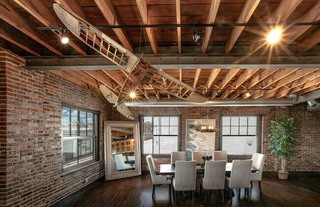 Building Photo - 3041 Olive St