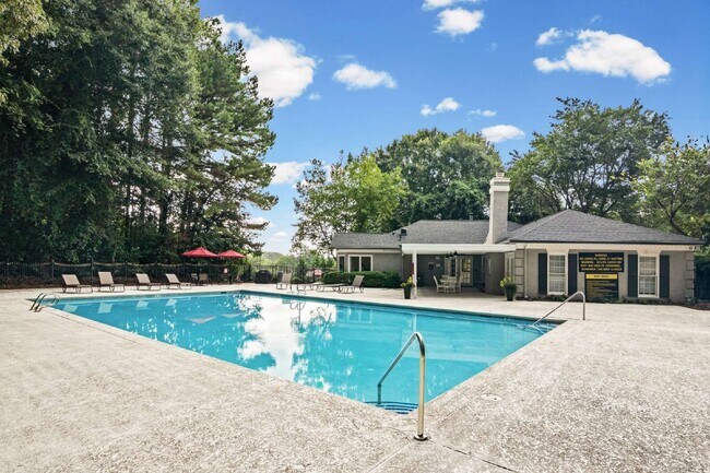 Building Photo - 3115 Pine Heights Dr NE