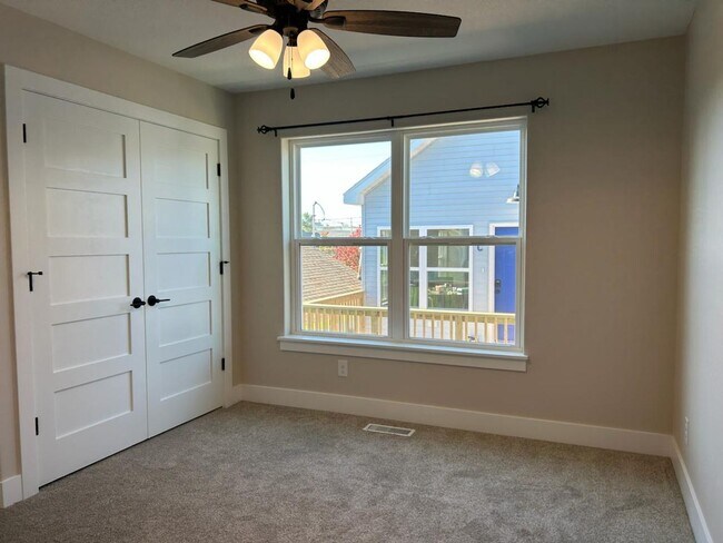 Building Photo - 940 M St SW