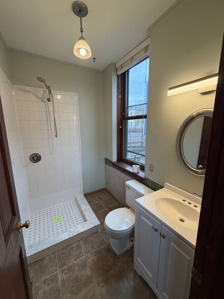 Building Photo - 501 Russell St