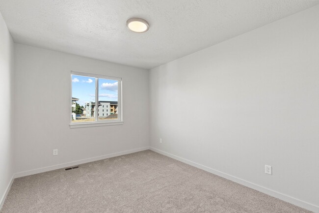 Building Photo - 214 S Woodlawn Rd