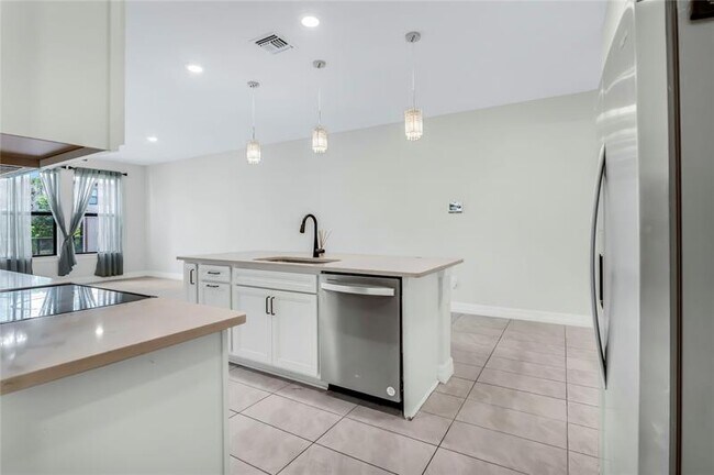 Building Photo - 4828 Chantilly Rd