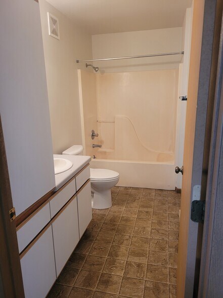 Building Photo - 5207 Lee Ave