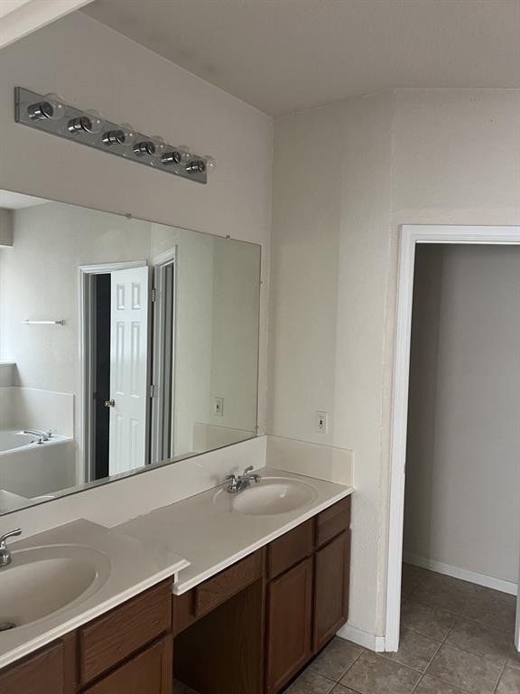 Building Photo - 13433 Hidden Valley Dr