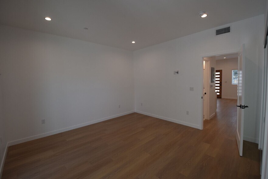 Building Photo - 5915 Fair Ave