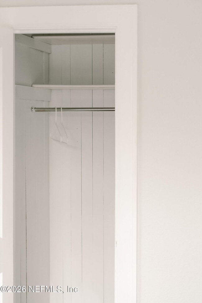 Building Photo - 212 Oak St