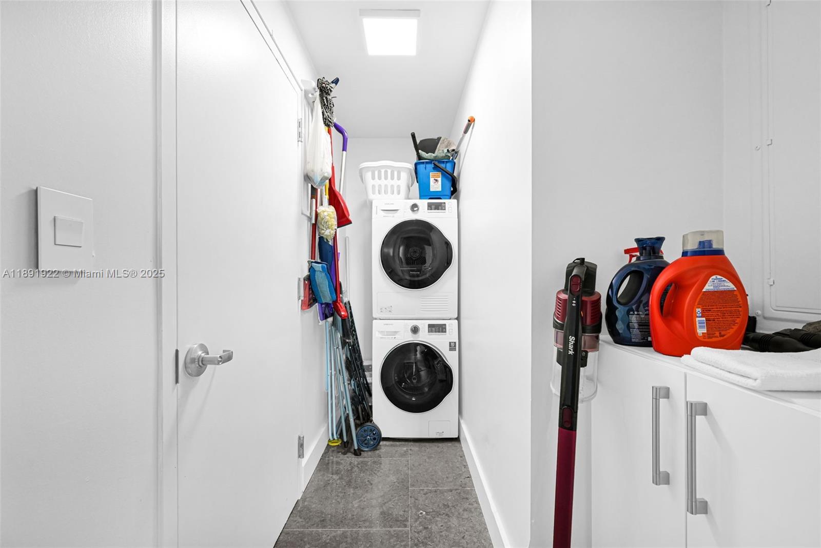 Building Photo - 900 Biscayne Blvd