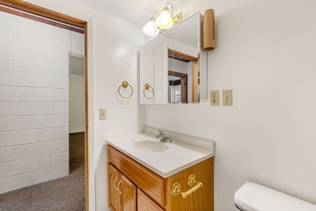 Building Photo - 9 Big Horn Dr