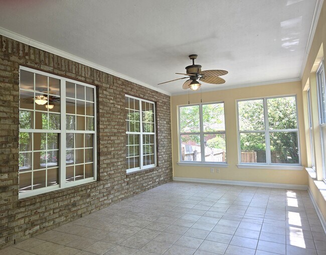 Building Photo - 932-p932 Windmill Pkwy